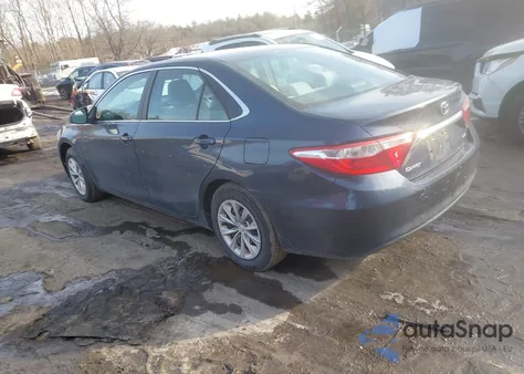 2016 Toyota Camry Le z USA, uszkodzony, nr VIN 4T4BF1FK1GR543366